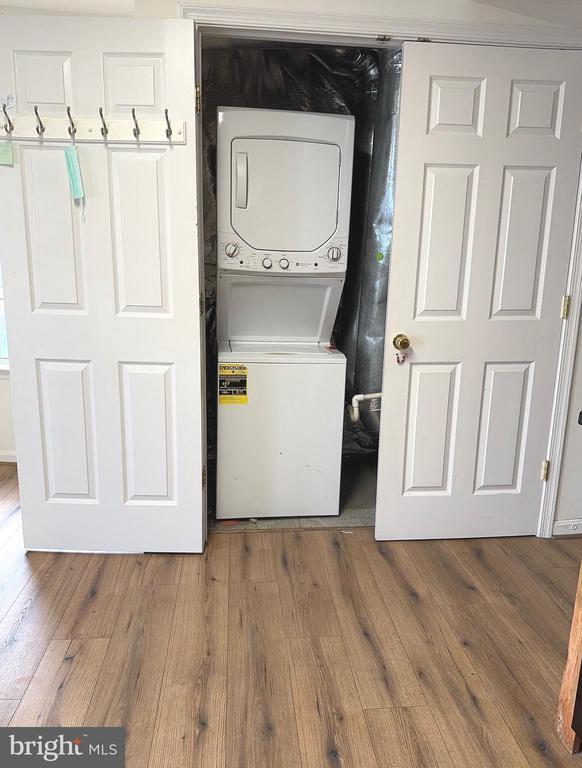 Building Photo - 20408 River Bank St