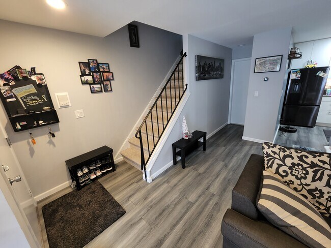 Building Photo - 112 River Renaissance
