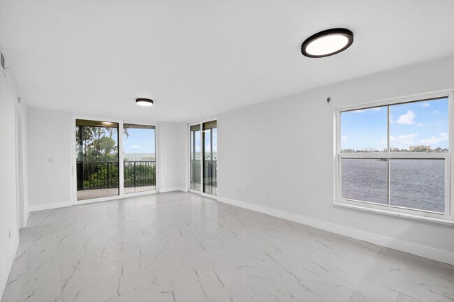 Building Photo - 896 N Federal Hwy