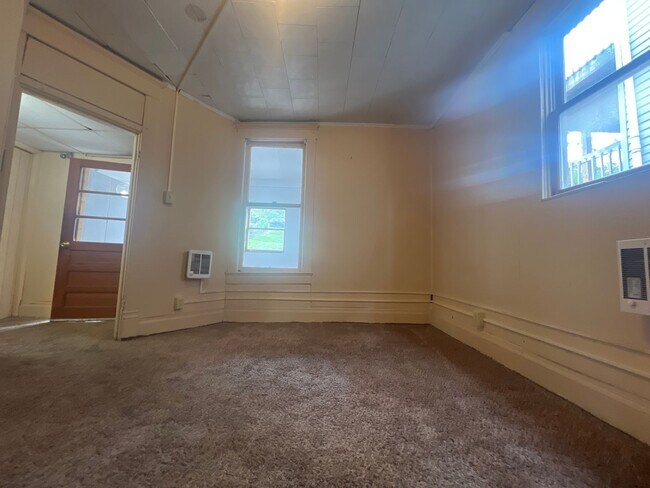 Building Photo - 753/ 755/ 755.5 Garrison Ave