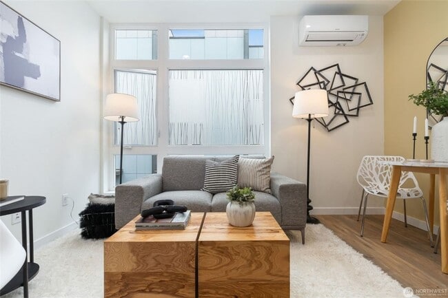 Building Photo - 2Bd/2Ba Seattle Townhouse