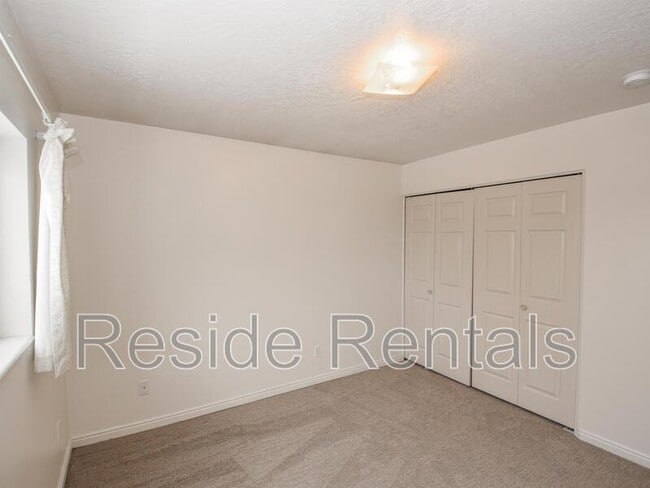 Building Photo - 162 W 1100 N