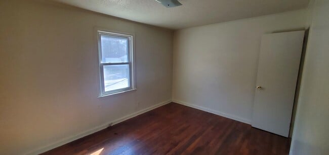 Building Photo - 2 Bedroom Duplex