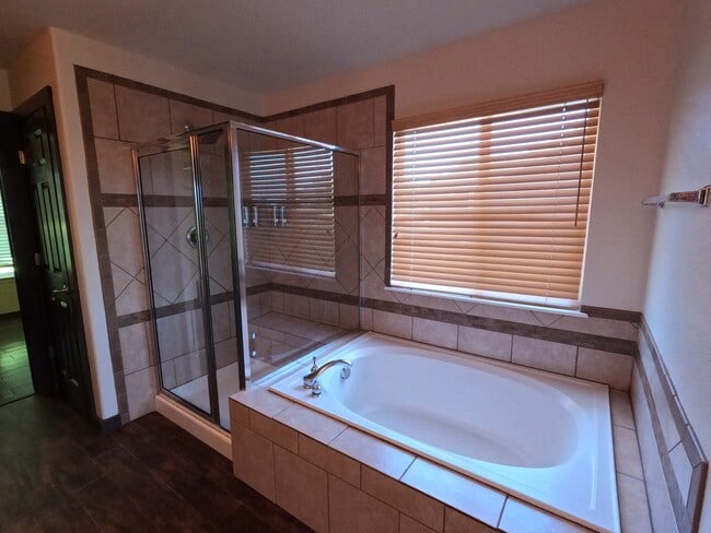 Building Photo - 2215 Harvest St