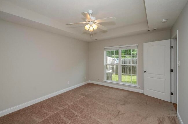 Building Photo - 834 Landing Dr