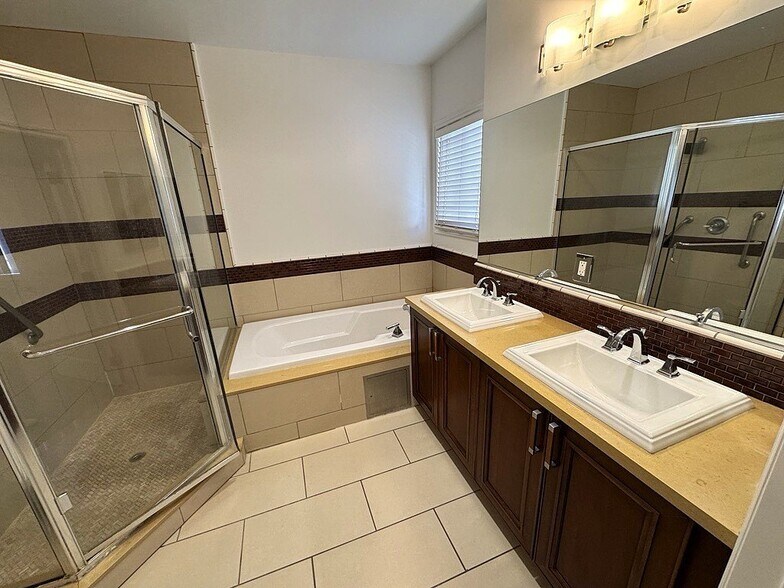 Building Photo - 11848 Kiowa Ave