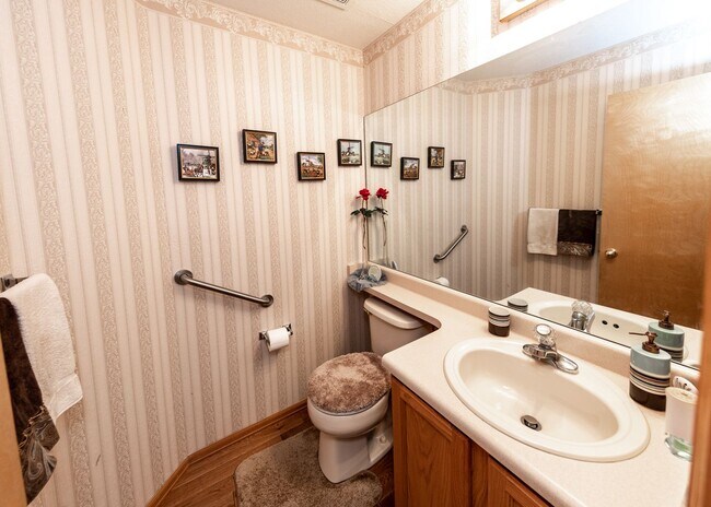 Building Photo - Spacious 5 Bedroom in D20 centrally located