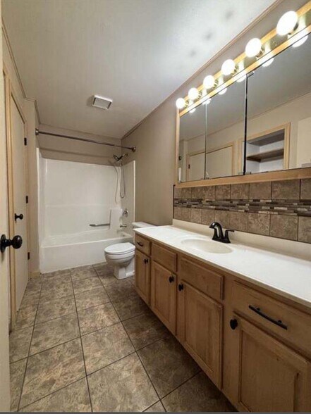 Building Photo - 1132 Morraine View Dr