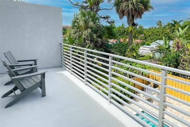 Building Photo - 811 SW 10th Terrace