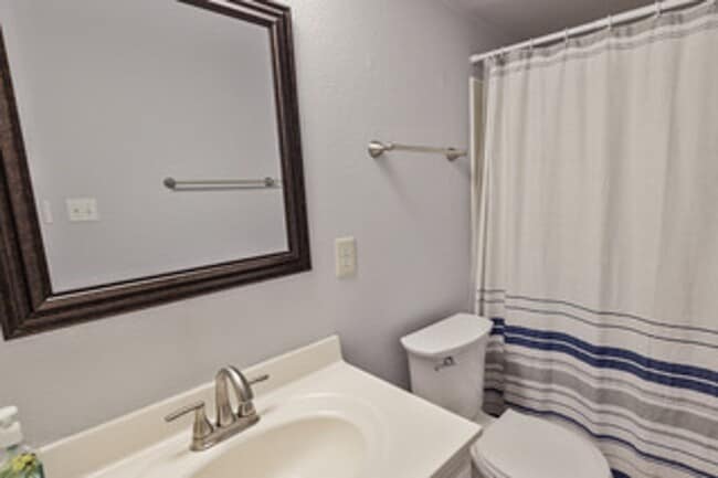 Building Photo - Condo for rent