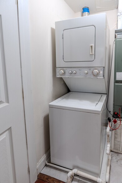 In-unit Laundry! - 315 Evarts St NE