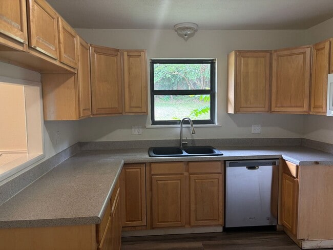 Building Photo - 3/2/1 in Quiet Neighborhood in Denison!