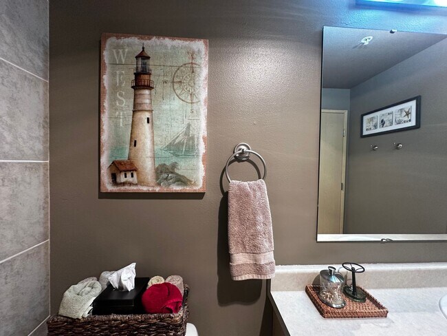 Building Photo - Fully Furnished Downtown Everett Condo wit...