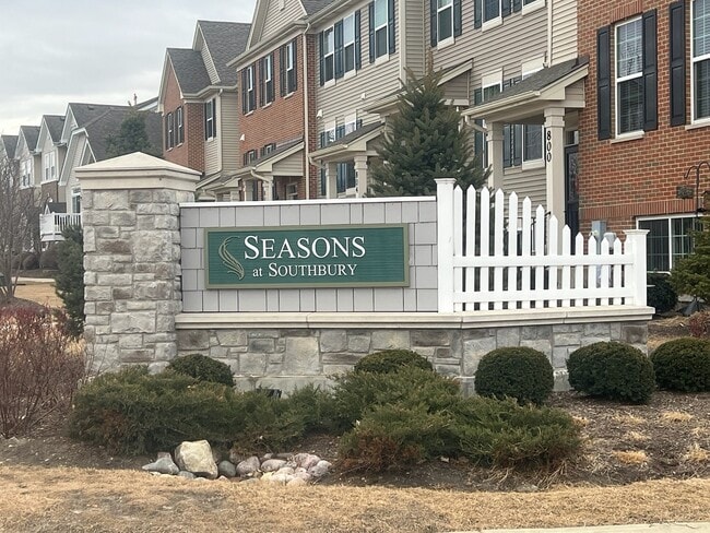 Building Photo - 285 Lakeshore Dr