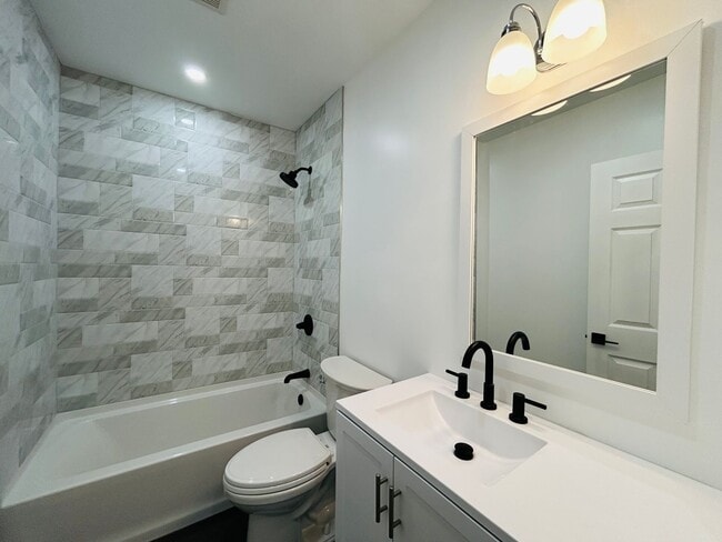 Building Photo - Fully Remodeled 3-Bedroom Home with Front ...