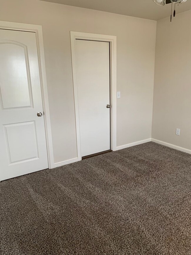 Building Photo - 3 bed, 2.5 bath home in the Enclave