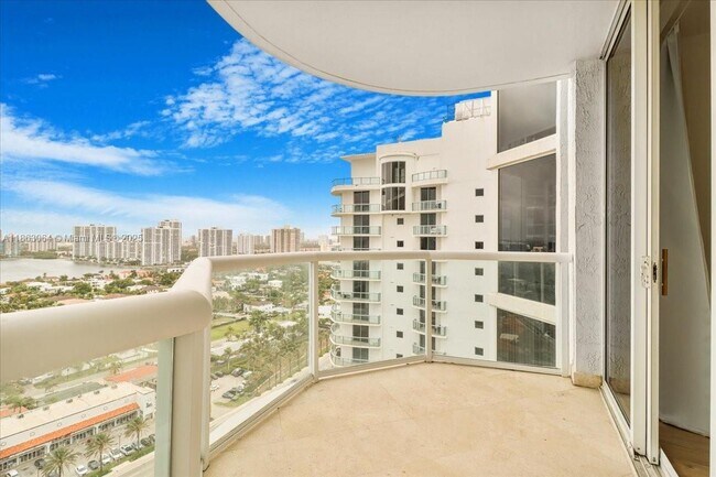 Building Photo - 18671 Collins Ave