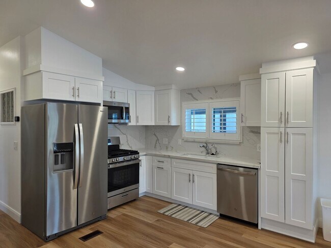 Building Photo - Beautifully remodeled 3 bed/2 bath Manufac...