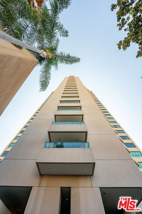 Building Photo - 10490 Wilshire Blvd