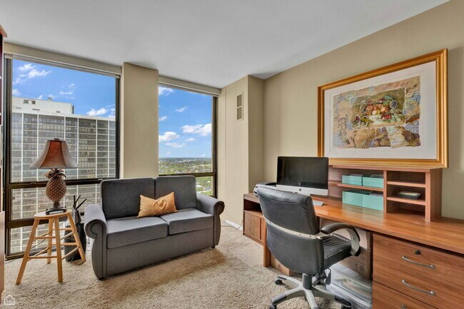 Building Photo - 1660 N La Salle Dr