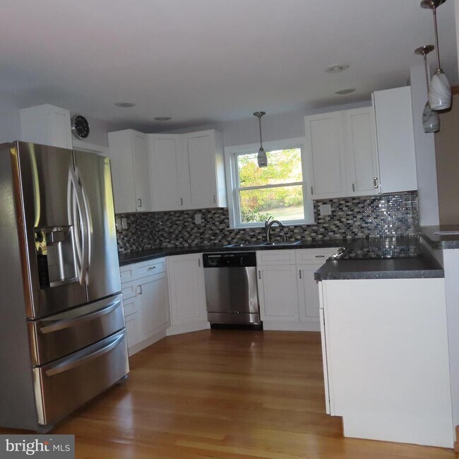 Building Photo - 14109 Buchanan Trail W