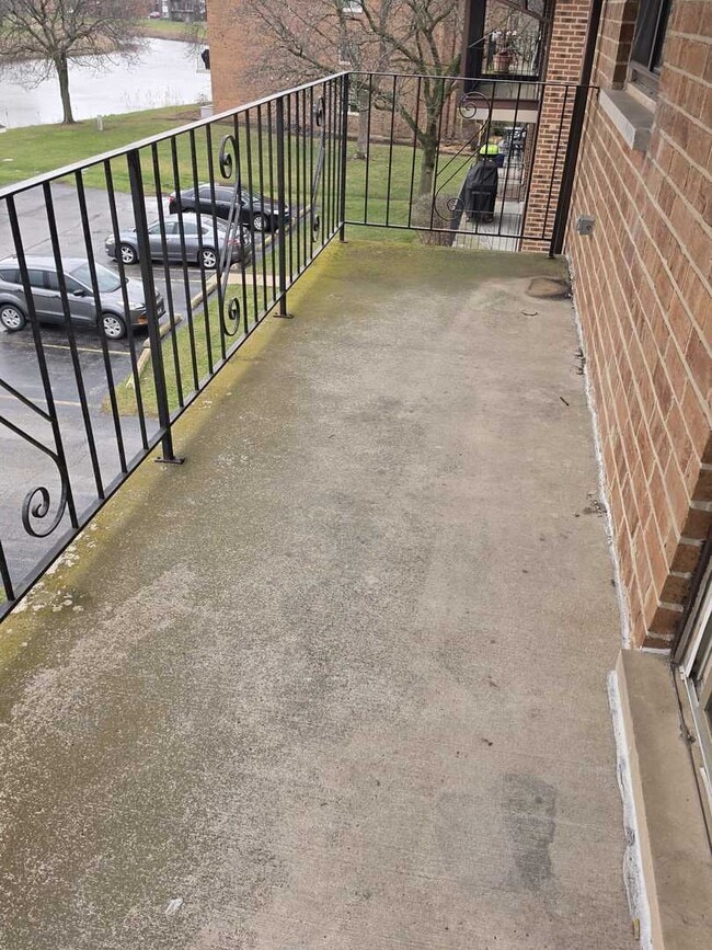 Building Photo - 9950 Treetop Dr