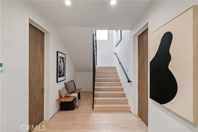 Building Photo - 4242 Vantage Ave