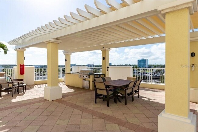 Building Photo - 628 Cleveland St