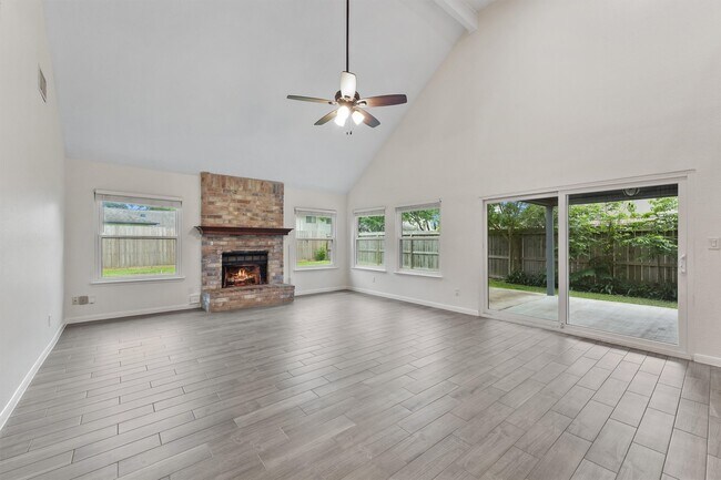 Building Photo - 417 W Hillary Cir