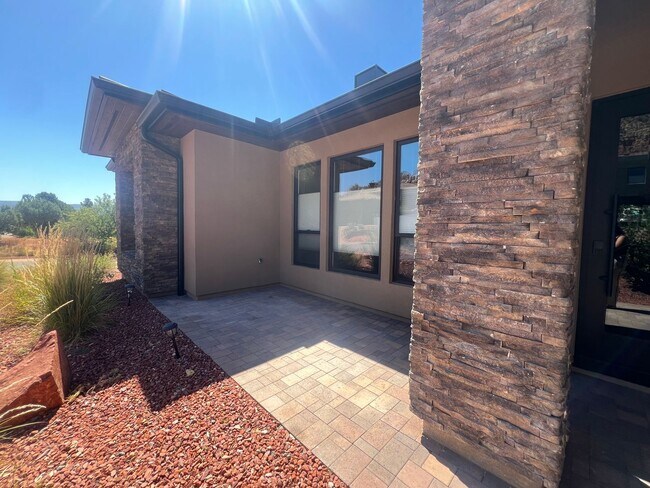 Building Photo - 485 Windsong Dr