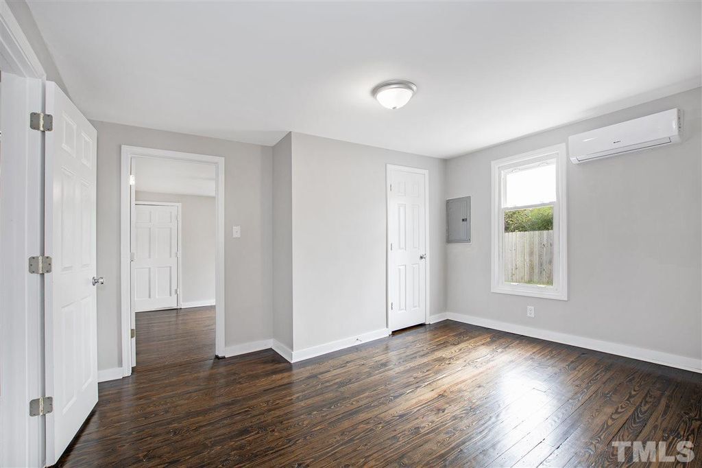 Building Photo - 520 Commonwealth St