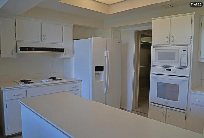 Building Photo - 910 Island Dr