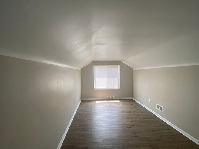 Building Photo - Fully Renovated 3-Bedroom Home – Move-In R...