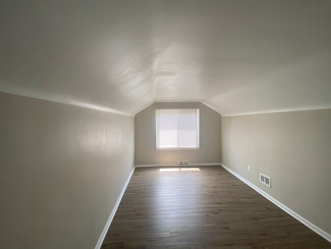 Building Photo - Renovated 3-Bedroom Home – We Welcome Sect...