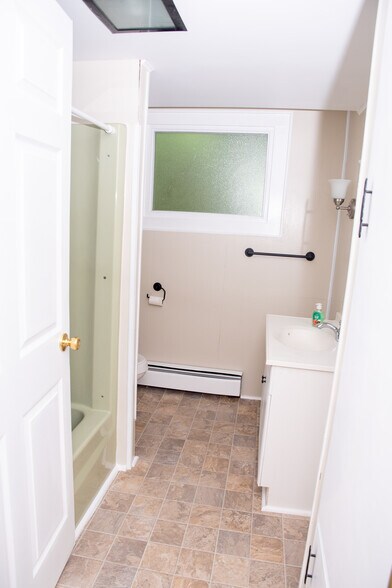 Bathroom - 1024 W Trindle Rd