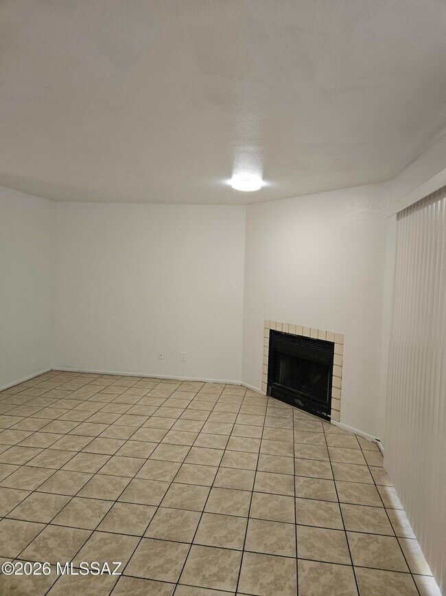 Building Photo - 1684 W Park Wood Ln