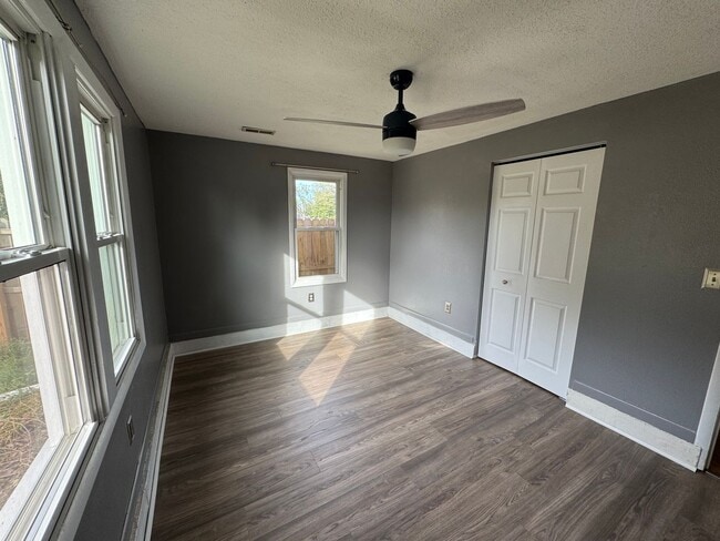 Building Photo - 2 bedroom 1 bath home in Colona