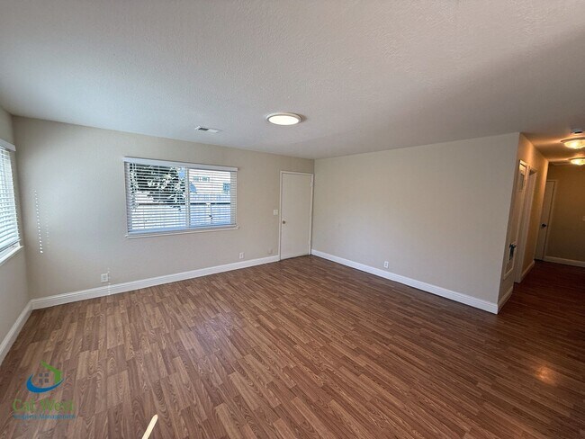 Building Photo - $2995.00 Spacious 3 Bed / 2 Bath Cottage i...