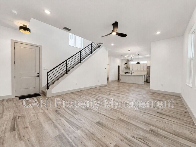 Building Photo - 724 Ellwood Ave