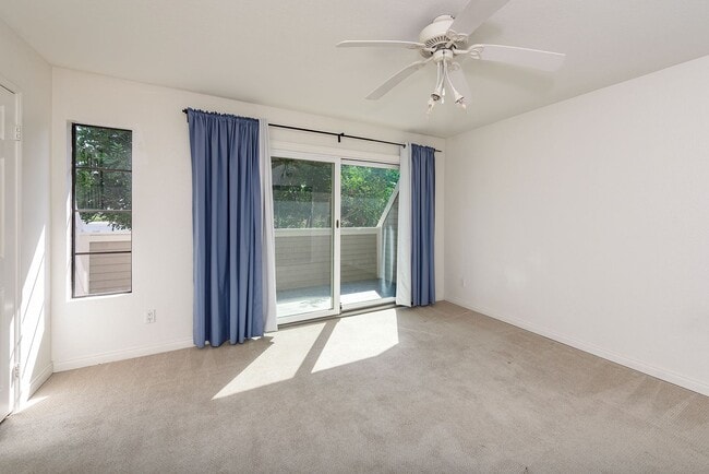 Building Photo - Convenient, Spacious Townhome for Rent in ...