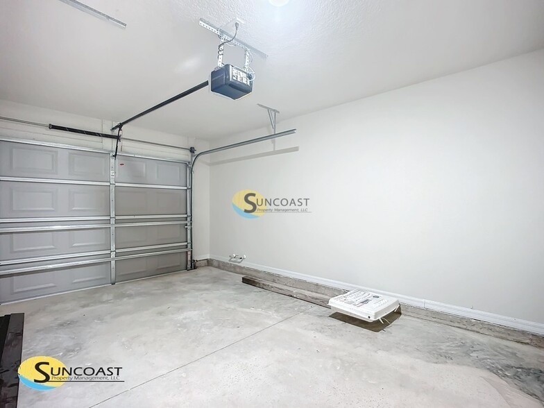 Building Photo - 32 Rosepetal Ln