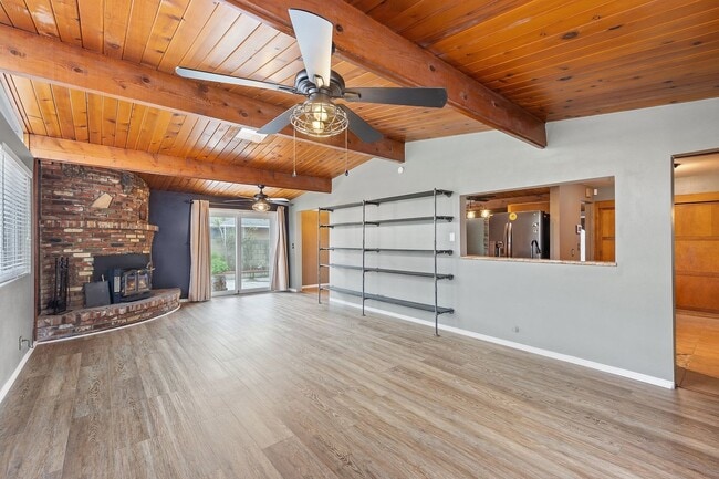 Building Photo - Adorable 3 Bedroom 2 Bathroom Single Story Family Home