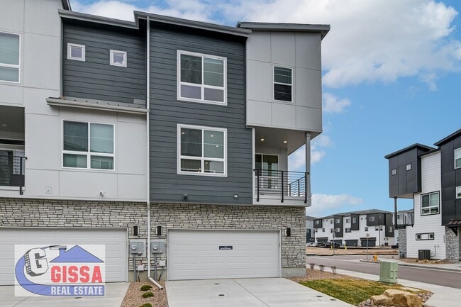 Building Photo - 1.5 year old townhome with 3 bedrooms, 2 1/2 bathrooms, 2-car garage at Victory Ridge available NOW!