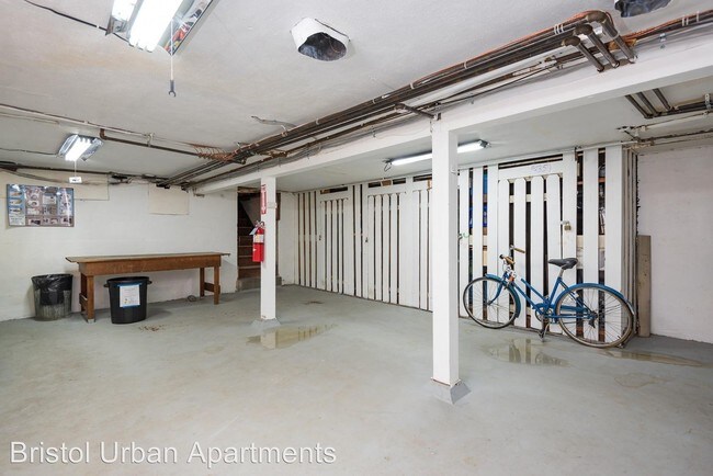 Building Photo - 727 NE Schuyler St