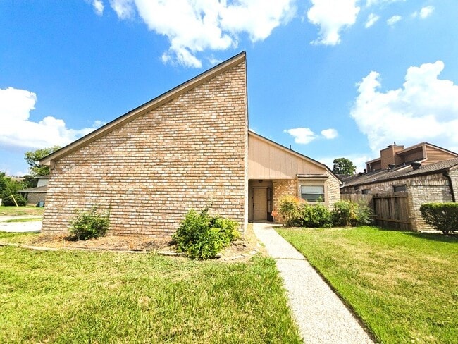 Building Photo - 1705 Bodart Ct