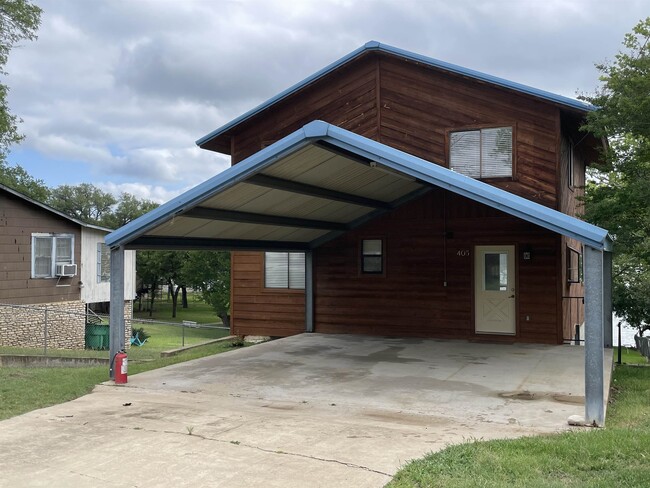 Building Photo - 405 W Lakeshore Dr