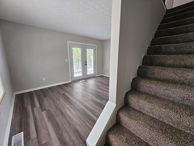 Building Photo - 2084 Brookfield Rd