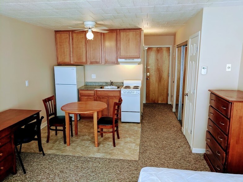 Primary Photo - 307 Thompson - Furnished Studios