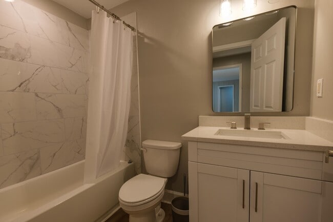 Building Photo - 1501 Sharon Rd