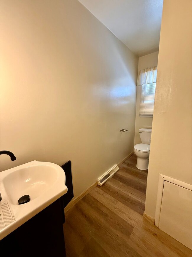 Building Photo - Three Bedroom Home in Portage